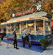 Süße Linie 8 auf der Kirchweihdult (©Foto: Martin Schmitz)